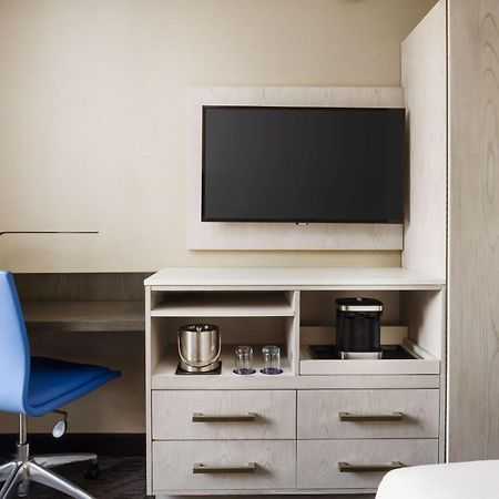Doubletree By Hilton New York Times Square West Hotel Екстериор снимка