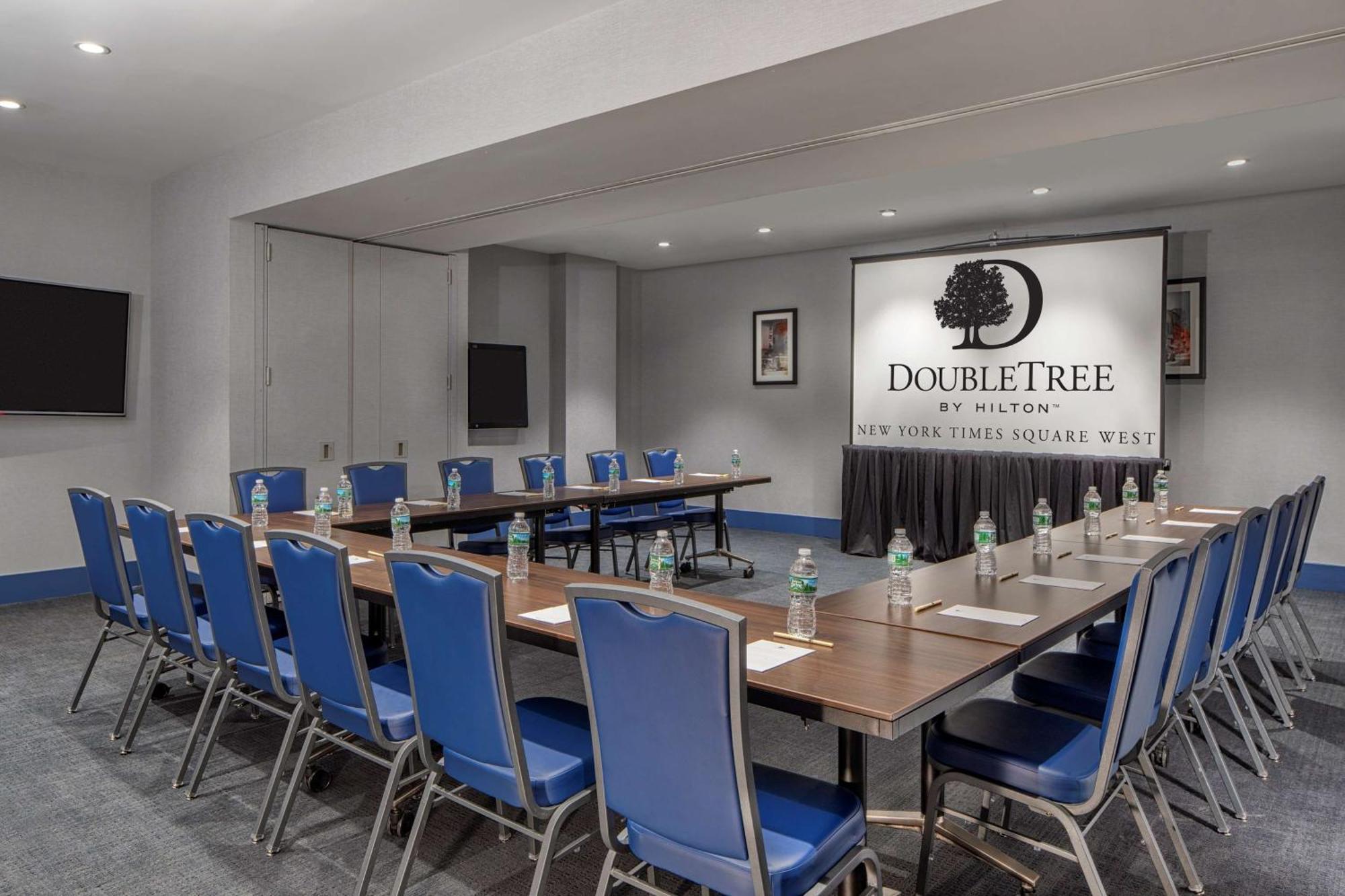 Doubletree By Hilton New York Times Square West Hotel Екстериор снимка