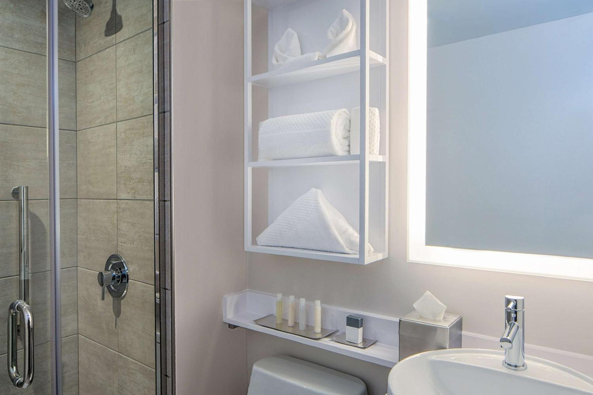 Doubletree By Hilton New York Times Square West Hotel Екстериор снимка