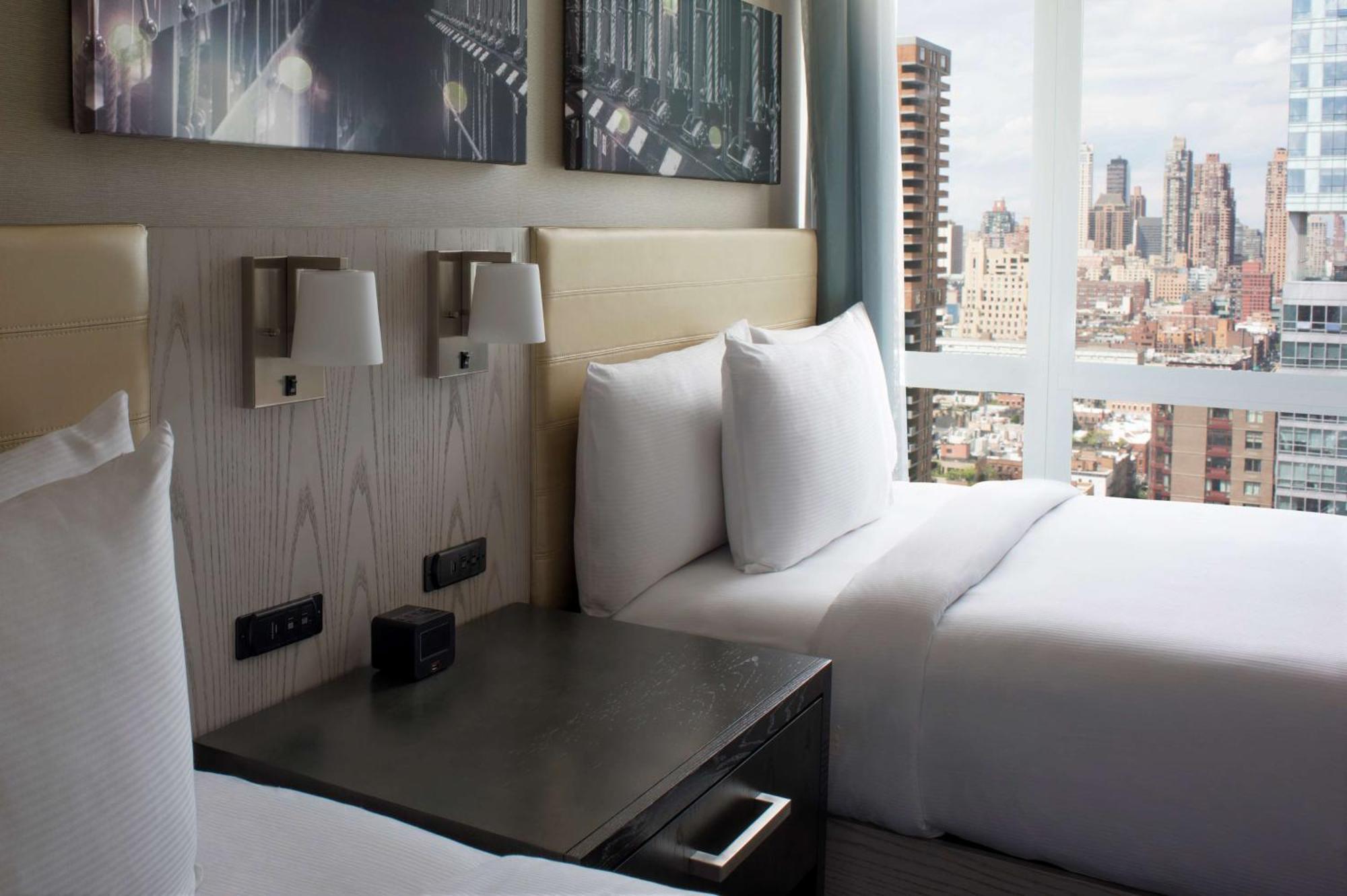 Doubletree By Hilton New York Times Square West Hotel Екстериор снимка