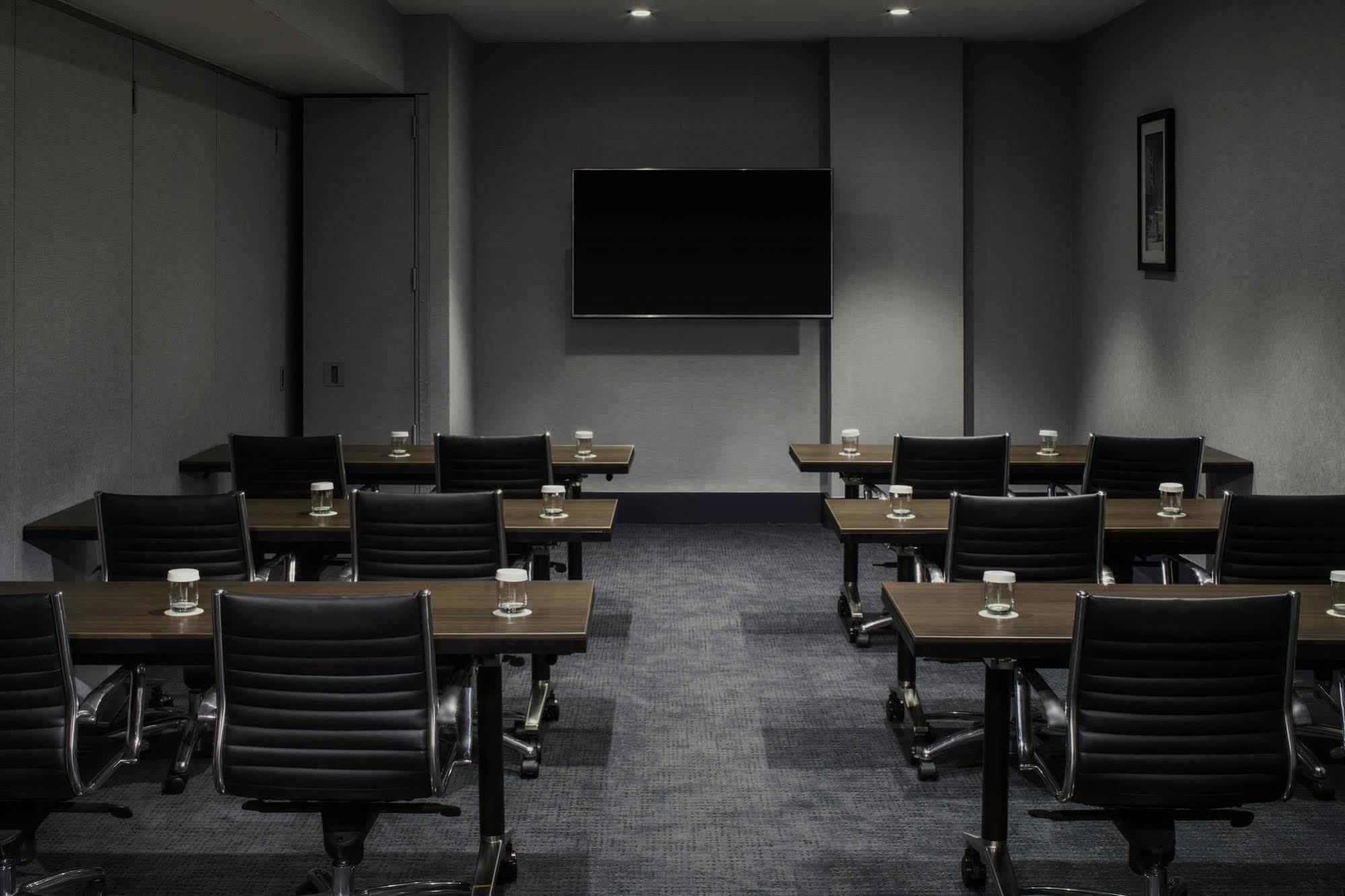 Doubletree By Hilton New York Times Square West Hotel Екстериор снимка